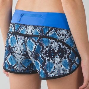 Lululemon Blue Snakeskin Speed Up Shorts Size 2